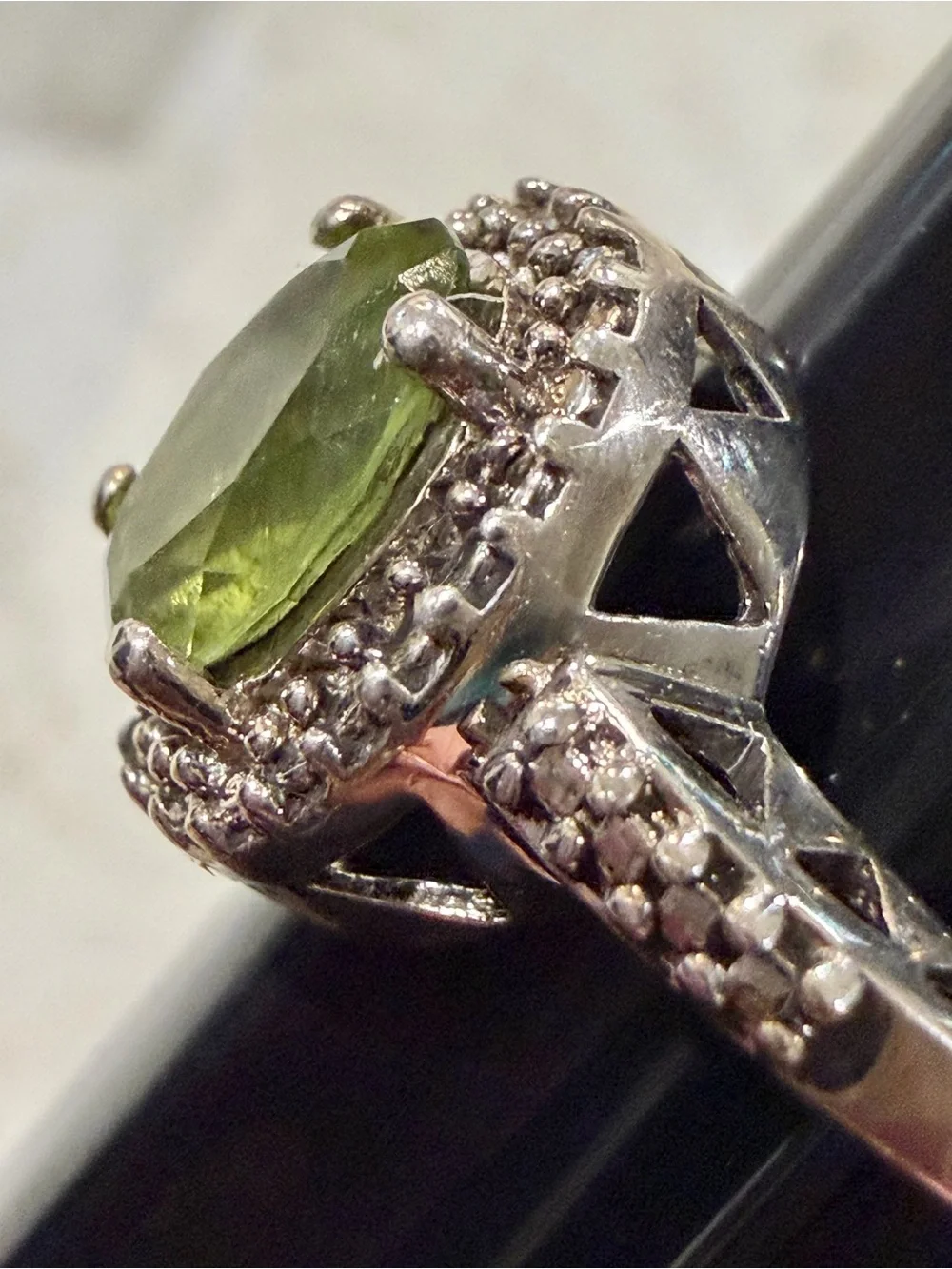 Vintage Signed Heng Ngai 925 Sterling Silver Oval Peridot Halo Ring - Size 7